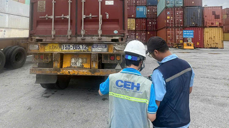 Tác nghiệp thu phí cược Container trực tuyến tại hiện trường